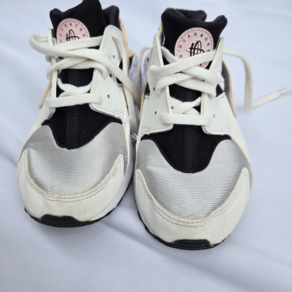 Nike Kids' Sneakers in White, Black, and Cream - Picture 4 of 9